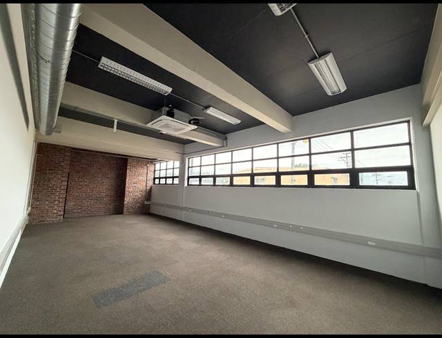 112M² BUILDING TO LET IN SALT RIVER